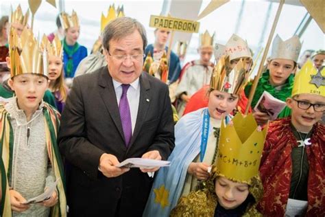 Im historischen krönungssaal in aachen findet die abschlussveranstaltung des projektes botschaft der vilefalt statt. Sternsinger bei NRW-Ministerpräsident Laschet