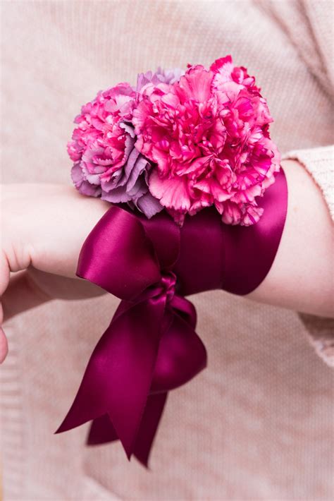 The Absolute Prettiest Diy Wrist Corsages For Mothers Day The