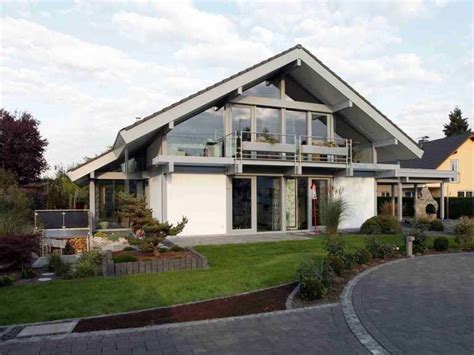 The elegant post + beam construction illustrates the felxibility of design and exelence in quality in both architecture and sustainability. DAVINCI HAUS Grabowski