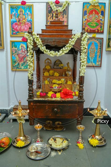Image Of Hindu God Idols And Photo Frames At Pooja Rooms Vu487291 Picxy