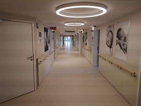 Avec leurs compétences complémentaires et leur passion pour leurs disciplines respectives, les professionnels de la clinique vous aideront à relever avec succès le défi de maintenir votre équilibre santé. Clinique Saint-Jean - Key4light
