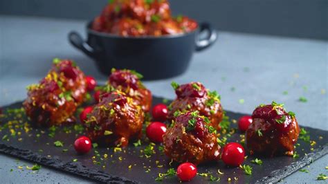 Guna tepung sagu/ubi untuk kental kan lagi bebola daging. Bebola Daging BBQ Kranberi | Unilever Food Solutions