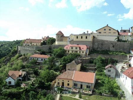 Who cares we are republic, kingdom or whatever, there are 159 republics in the. Znojmo - en ukjent perle sør i Tsjekkia - Reisemagazinet