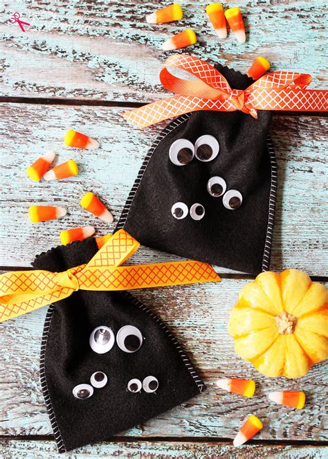 Googly Eye Treat Bag Halloween Craft