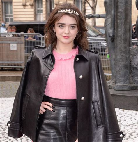 Steal Maisie Williams Ruffled Pink Blouse And Black Leather Skirt