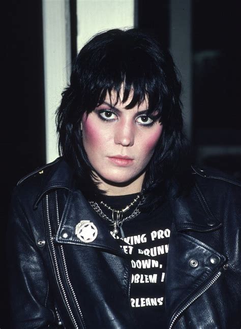 Joan Jetts Edgy Hairstyle 30 Amazing Vintage Photos Of The Queen Of Rock N Roll In The 1970s