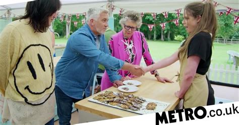 Great British Bake Off 2020 Lottie Reaction To Hollywood Handshake Metro News
