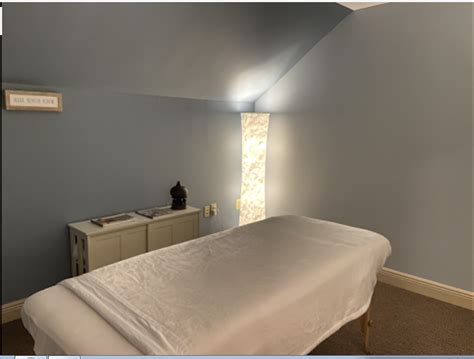 Om Massage Therapy Contacts Location And Reviews Zarimassage