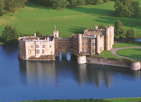 Find the perfect leeds england stock photos and editorial news pictures from getty images. Treasure Houses of England: April 2011