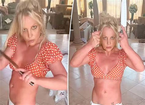 Britney Spears Alarms Fans Playing With Two Knives While Dancing In New Video Uinterview