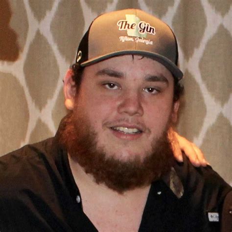 Listen to luke combs radio in full in the spotify app. Luke Combs Thinks "Old Town Road" Pokes Fun at Country ...