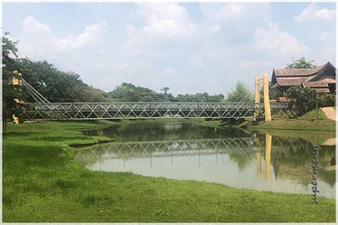 Ketepi kayu mahupun pelita, nasi kandar melayu apollo namanya. SUPERMENG MALAYA: Nasi Kandar Melayu Apollo, MAEPS, Serdang
