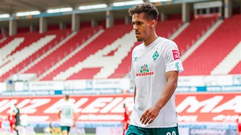 Theodor gebre selassie (born 24 december 1986) is a czech footballer who plays as a right back for german club sv werder bremen. Star von Werder Bremen beklagt Rassismus