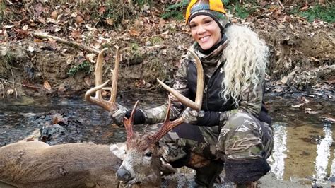 Nc Huntress Kills Alamance County Giant Buck Carolina Sportsman