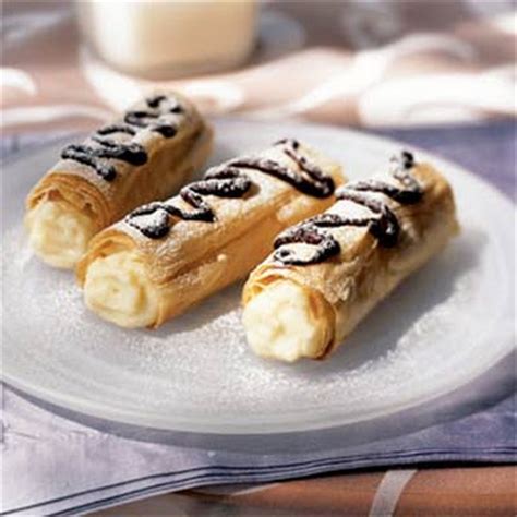 Crunchy pain au chocolat, with phyllo replacing the yeasted dough. 10 Best Phyllo Dough Desserts Recipes | Yummly