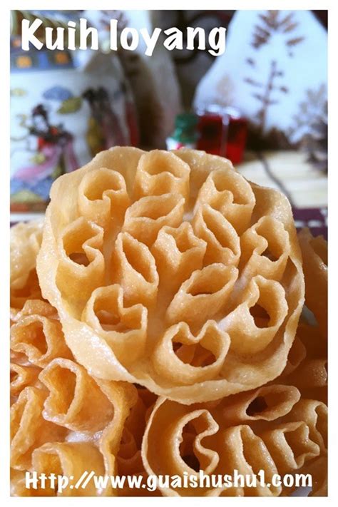 Wish someone special good fortune, happiness, and wealth more chinese new year cookies!!! Traditional Flower Moulded Chinese New Year Snack ...