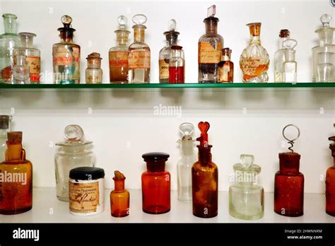 Medical Box 1800s Hi Res Stock Photography And Images Alamy