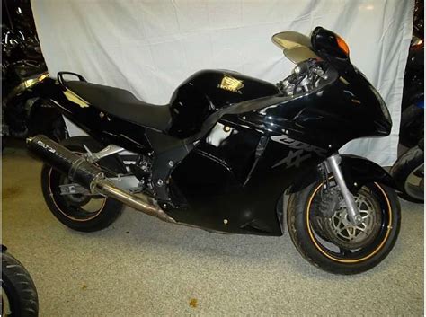 Blue honda blackbird cbr 1100 xx spares or repair. 2003 Honda CBR1100XX for sale on 2040-motos