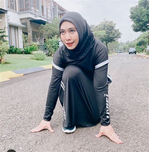 Oki setiana dewi (lahir di batam, kepulauan riau, 13 januari 1989) adalah seorang pemeran indonesia yang memerankan tokoh anna dalam film ketika cinta bertasbih. Ingatkan Pentingnya Olahraga, Oki Setiana Dewi Kutip ...
