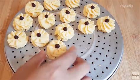 When shopping for fresh produce or meats, be certain to take the time to ensure that the texture, colors, and quality of the food you buy is the best in the batch. Cara Membuat Kue Semprit Tiga Bahan - Cara Membuat Semprit ...