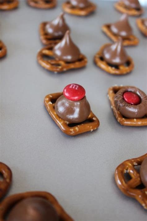 Pretzels With Hershey Kisses Make Christmas Themed Ones Recipe