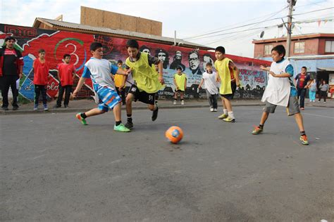 Maybe you would like to learn more about one of these? Las 25 reglas del futbol callejero ¡Recordarás tu infancia!