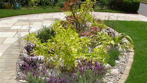 Steal these cheap, easy ideas thankfully, making a more beautiful front yard doesn't require hiring expensive landscapers or lay a simple stone pathway that weaves through your lush yard or garden. Front Garden Design, Wokingham, Berkshire | Landscape ...