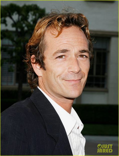 luke perry dead riverdale and 90210 star dies at 52 after reported stroke photo 4251277