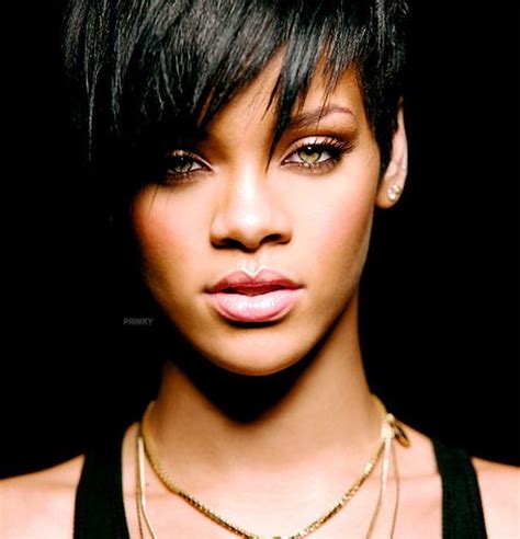 Love Her Bangs And Make Up Rihanna Hairstyles Rihanna