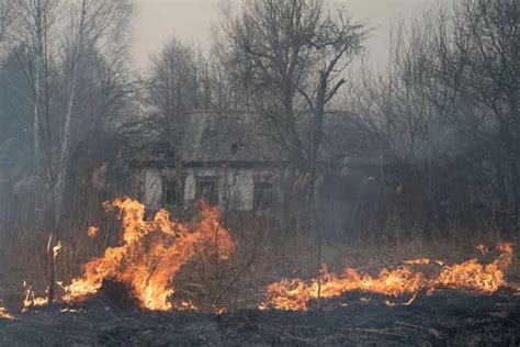 Wild Fires Near Radioactive Chernobyl Choking Ukraines Capital With Toxic Acrid Smoke Daily