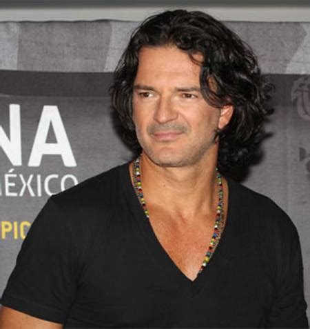 With over 80 million albums sold, he stands as one of the most popular latin american artists in modern history. Ricardo Arjona: una trayectoria musical de éxito ...