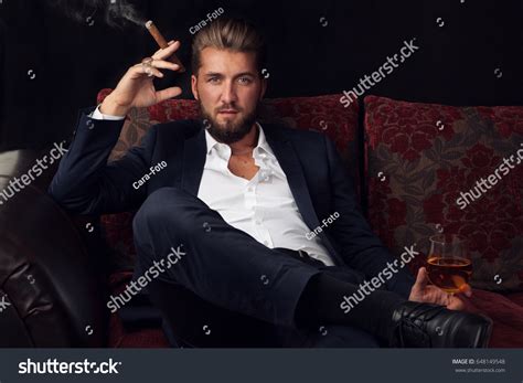 9056 Man In Suit Smoking Cigar Bilder Stockfotos Und Vektorgrafiken