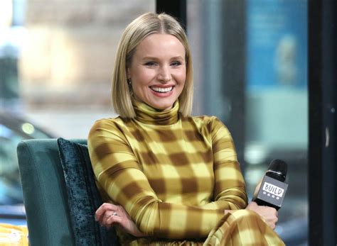 How Kristen Bell Hid Her Pregnancy During A Sex Scene With Adam Brody He Called It A Threesome