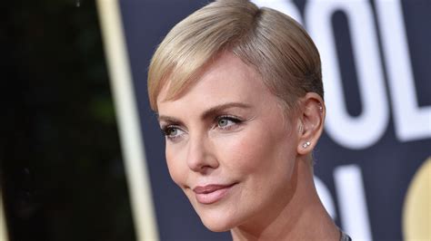Golden Globes How To Get Charlize Theron S Hair By Hair Stylist