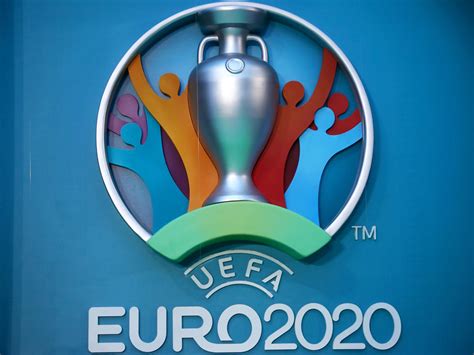Oltre 46.500 loghi di club e competizioni senza effetti per football manager 2020. UEFA stellt Logo für die EURO 2020 vor