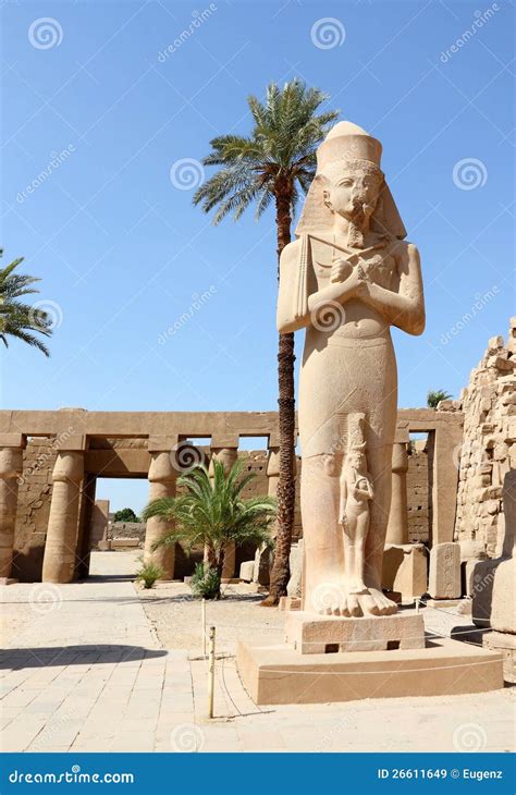 Estatua De Ramses Ii En El Templo De Karnak Imagen De Archivo Imagen