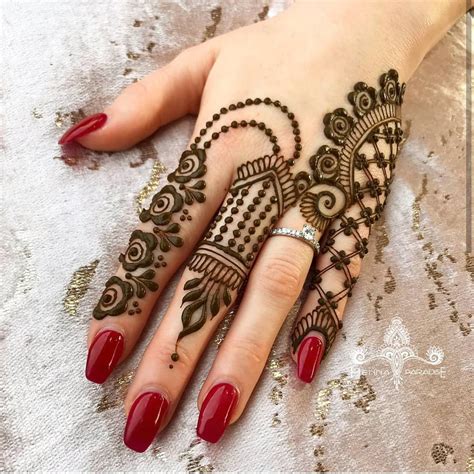 Stylish And Elegant Finger Mehndi Designs Tikli