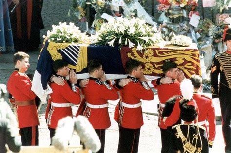 Princess diana burial site photos | princess diana memorial garden. Princess Diana's resting place to get multi-million pound facelift | Princess diana, Princess ...