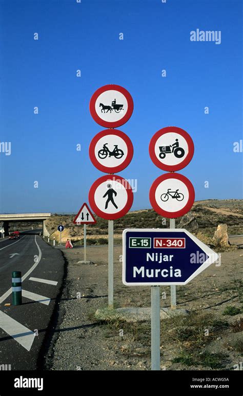 Las Señales De Tráfico En La Autopista España Fotografía De Stock Alamy