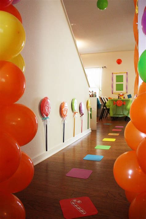 As an activity, everyone can make candy jewelry. MBC: Candyland Party!