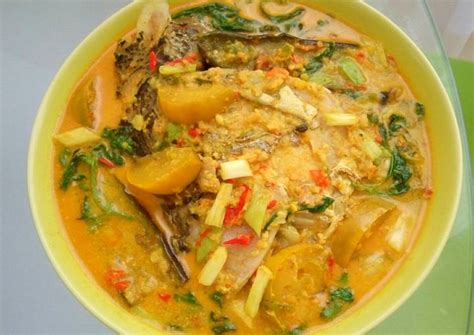 Ada perpaduan rasa gurih kuah ikan dengan asam segar asam muda dan tomat hijau. Resep Gulai Kepala Kakap oleh Vey Alodia's Kitchen - Cookpad