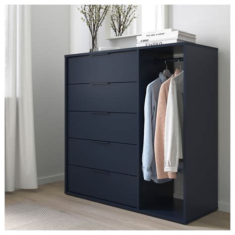 Ihr einrichtungsdiscounter poco bietet kleinmöbel für jedes zimmer und jeden geschmack zu günstigen preisen. Schrank Kommode Mit Kleiderstange