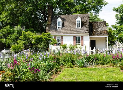 Cottage Garden Colonial Williamsburg Virginia Stock Photo Alamy