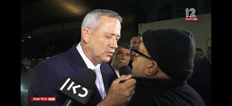 היה יושב ראש הכנסת והרמטכל ה־20 של צבא הגנה לישראל. בעולמם של חרדים: בני גנץ אנחנו מתחננים אליך תפרוש לפני ...