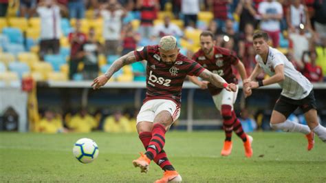 Foram duas vitórias, dois empates e uma derrota. Copa do Brasil terá Atlético-MG x Cruzeiro e Palmeiras x ...