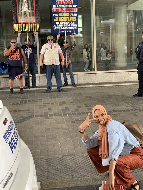 black muslim woman fights off islamophobes with a smile