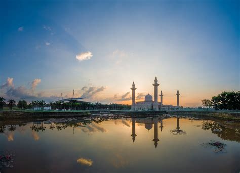 Tengku ampuan hajah jemaah binti almarhum raja ahmad was the second raja permaisuri agong of malaysia during the brief reign of her husband. Sunrise at Masjid Tengku Ampuan Jemaah | Sunrise on the ...