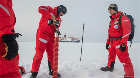 German Research Vessel Begins Yearlong Drift Through Arctic Ocean
