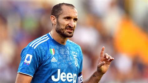 Giorgio chiellini is an italian footballer who currently plays for serie a club juventus and the italian national team. Giorgio Chiellini injury: Defender set for lengthy spell out with ruptured cruciate ligament ...