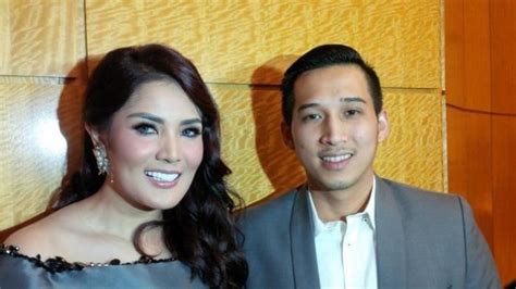 On 26 september 2012, nindy gave birth to her first child, a boy called abhirama danendra harsono. Suami Penyanyi Nindy Ayunda Ditangkap karena Narkoba, APH ...